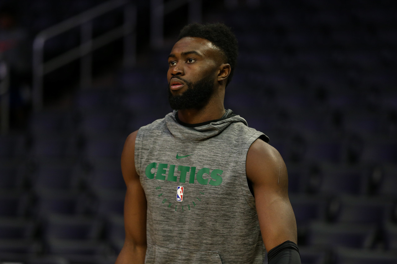 梅西再创纪录引全场欢呼（梅西再破纪录，全场沸腾）