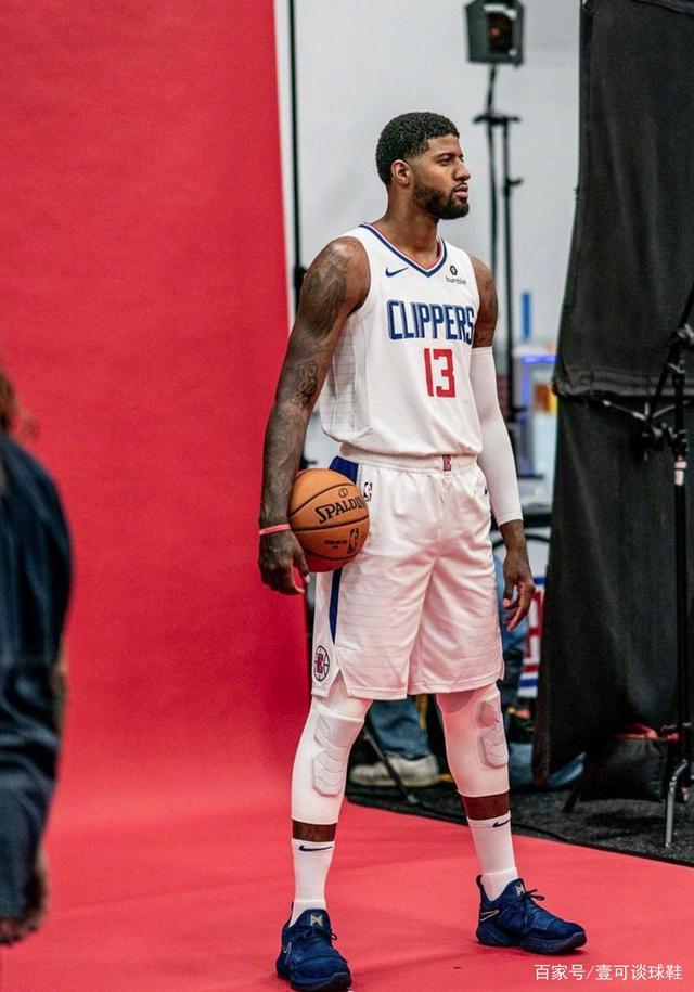 亚亚-图雷：瓜迪奥拉是毒蛇，我妻子说他不是男人还很坏（亚亚-图雷炮轰瓜迪奥拉：称其“毒蛇”，妻子指责其“不是男人且很坏”）