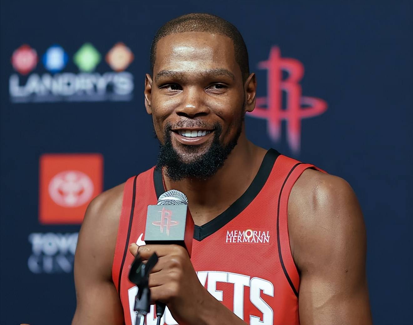 足球国足球员留洋传闻不断，多支球队有意引进（多队有意引进国足球员，留洋传闻持续升温）