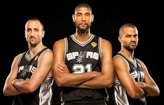 剑南春丨拜仁让二追六6-2逆转弗赖堡，奥利塞2射3传，卡尔传射（剑南春丨拜仁2球落后连入6球6-2翻盘弗赖堡，奥利塞梅开二度+3助，卡尔传射）