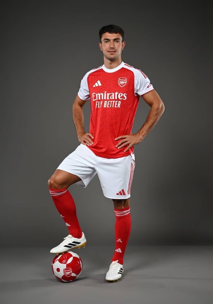 曼联狂丢21球暴露防守隐患，明夏抢免费英超铁卫！阿莫林欲签嫡系（曼联后防连丢21球显隐患，明夏盯上免签英超铁卫，阿莫林力邀爱将加盟）