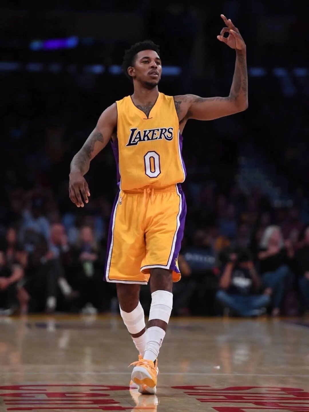 张伯霖谈摇篮舞庆祝：是庆祝我家两只小狗出生（张伯霖回应摇篮舞：为庆祝家中两只小狗诞生）