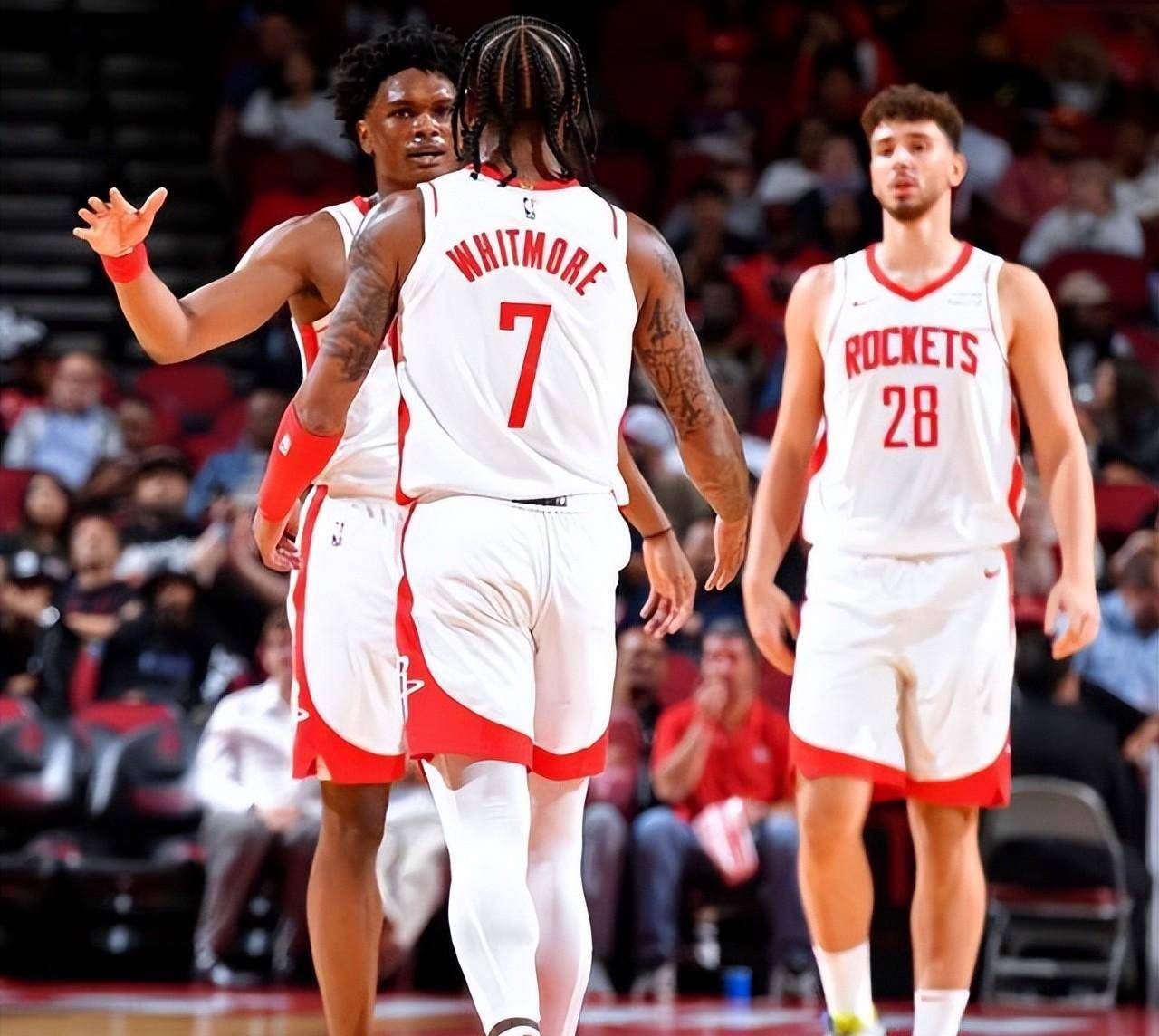 输给米兰后拉齐奥对主裁判不判罚点球不满，决定新闻沉默（拉齐奥不满主裁未判点球，负于米兰后宣布对媒体静默）