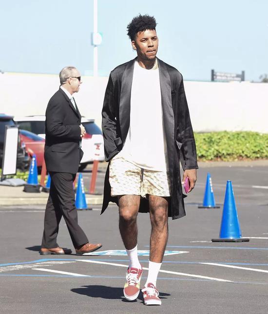 迪洛伦佐：团结是走出困境的基础，我们与孔蒂之间从没有隔阂（迪洛伦佐：靠团结走出低谷，我们与孔蒂始终没有隔阂）