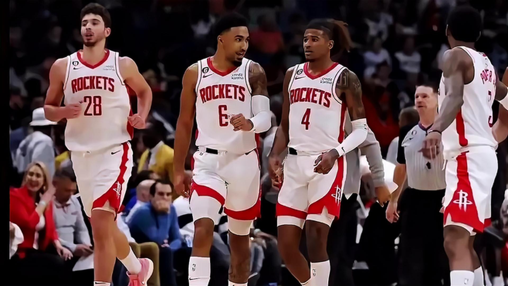 慎入，尼日利亚超比赛中一球员被对方球迷冲进场内割喉（慎入：尼日利亚联赛惊魂，对方球迷闯入赛场割喉球员）