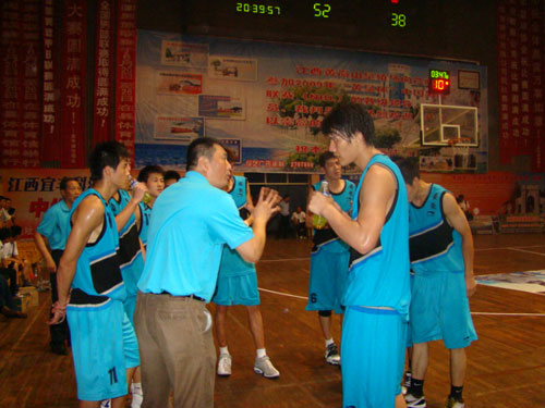 U16男足全胜晋级U17亚洲杯，中国足球队官方发布海报庆祝（U16男足全胜挺进U17亚洲杯，中国足球队官微发布海报致贺）